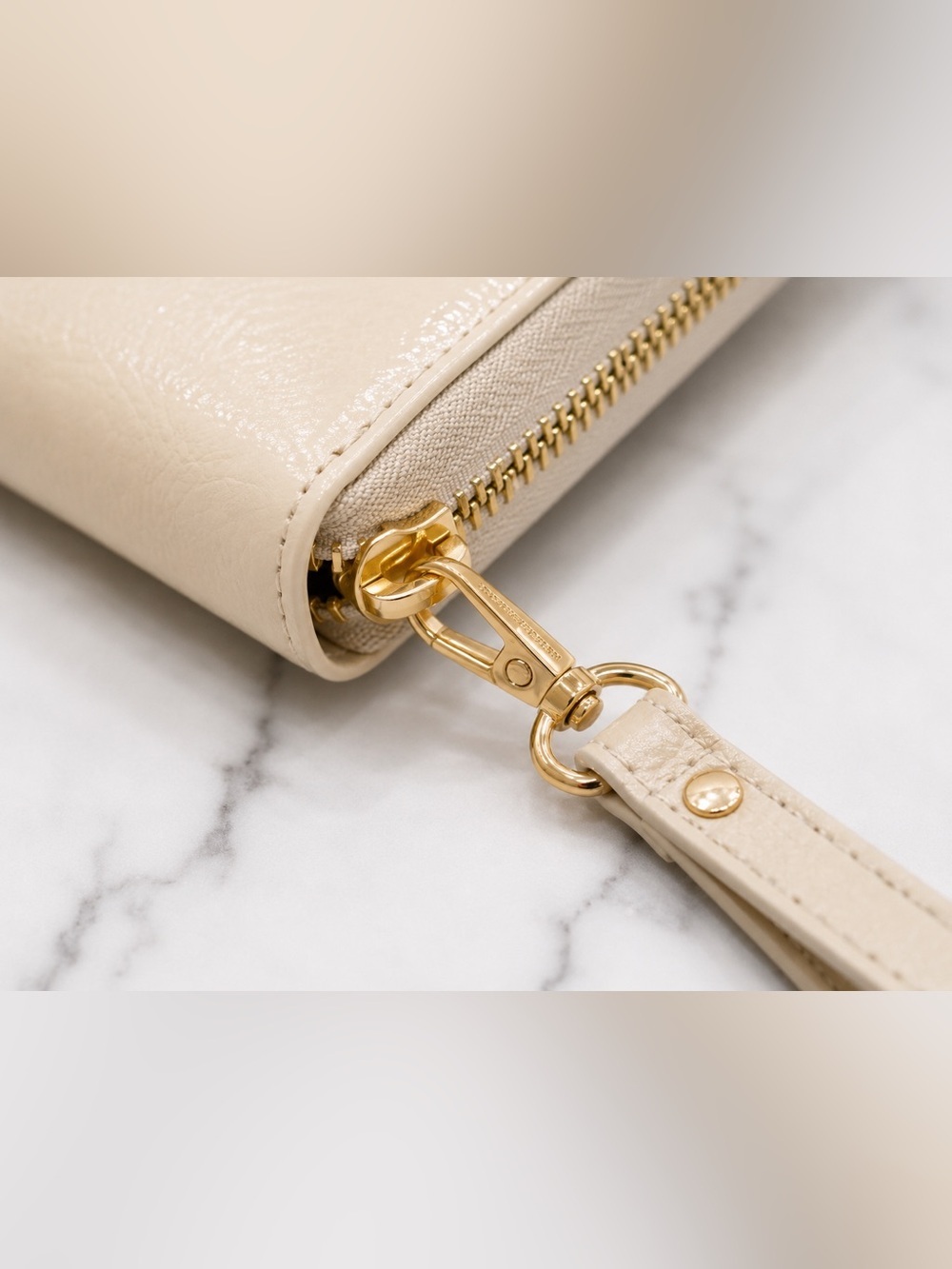 Cream Patent Leather Zip Around Wallet Wristlet Clutch Organizer Travel NWT - Picture 9 of 11